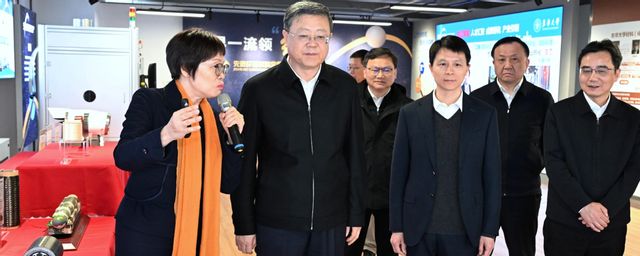 陈吉宁在松江区调研，期间察看我...